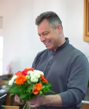 Holzschuh Blumen Bild 3