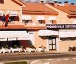 hostal-restaurante-piquio-fachada-01-min.jpg