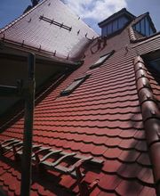 Schwarz Dach Marcel Müller Bild 1