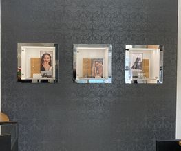 Juwelier Schulz in Gotha / Thüringen. 
Innenansicht vom Geschäft. Schmuckvitrinen. Schmuck & Uhren von namhaften Marken. Reizende Geschenke zur Geburt, Taufe, Konfirmation, Geburtstag,...
Juwelier Schulz. Schmuckgeschäft am Hauptmarkt in Gotha / Thüringer Wald. Gut zu erreichen aus Weimar, Suhl & Erfurt.