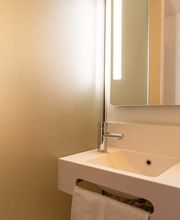 B&B HOTEL Aix-en-Provence Le Tholonet image 4