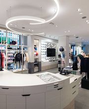 Lacoste Paris Sèvres image 2