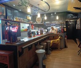 Le Racer Café image 3