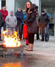 Lehrgang-zum-Brandschutzhelfer.de  Brandschutzhelfer Ausbildung mit Berufsfeuerwehrmännern Bild 6