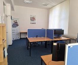 Schulungsraum mit Rechnerarbeitsplätzen