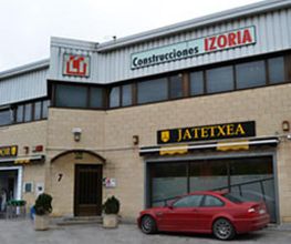 construcciones-izoria-fachada-01.jpg