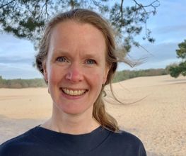 Annemiek, Mondhygiënist en eigenaar van De Mondzaak. Bij De Mondzaak werk ik niet alleen. Samen met collega mondhygiënist Antoinette helpen we onze cliënten aan een gezond, mooi en fris gebit!