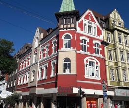 Aussenansicht der Einhorn-Apotheke