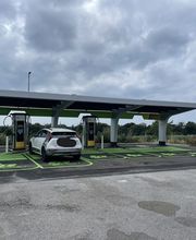 Ricarica in sicurezza in modalità ultra fast per tutti i veicoli elettrici. IPlanet