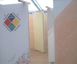 Bei einer Ausstellung