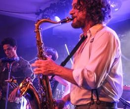 Band Auftritt mit Instrumenten - Jamtonic (Partyband / Coverband) | Künstler