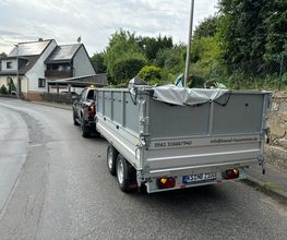 Sicherungsschnitt von herausragendem Astgut in die Fahrbahn