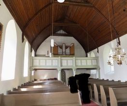 Kirche Sommersdorf Maler nach Sanierung.jpg
