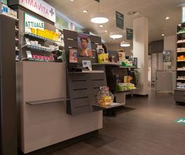 cassiere-farmacia-amavita-lurà