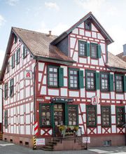 Schloß-Apotheke Bild 2