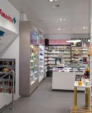innenraum-amavita-apotheke-corviglia