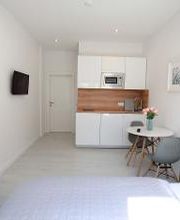 Studio Apartment (ohne Sauna) im Dachgeschoss:
Wohn/Schlafbereich mit Küche