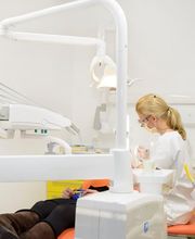 dr. med. dent. Nyffeler Tino Dr. - Studio Medico Dentistico Bild 4