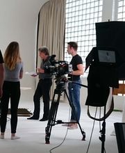 Während den Dreharbeiten eines Werbefilms von Multivision Filmproduktion Hamburg. Mehr Infos auf: https://www.multivision-hamburg.de/werbefilm-hamburg/