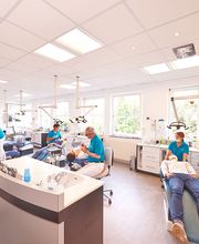 Fachzentrum Kieferorthopädie Hildesheim, Prof. Dr. Dr. Christian Scherer Bild 1