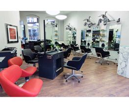 Über-Haupt Friseurstudio Bild 1
