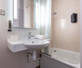 B&B HOTEL Bourges 2 image 8