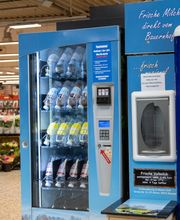 Sonstiges
Trotz unserer Fülle an Angeboten innerhalb unseres E-Centers sollten Sie nicht unseren Eingangsbereich außer Acht lassen, da auch hier spannende Services und Besonderheiten für Sie bereitstehen. So können Sie an unserem Wechselautomat Ihre Münzen in Wertbons für unser Center umwandeln, während Sie an unserem CW-Foto-Automat Ihre Urlaubserinnerungen in hochwertiger Qualität drucken lassen.