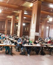 Eckert Schulen Regenstauf - Prüfung in der Bibliothek