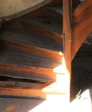 Vermoderte Treppenstufen ...