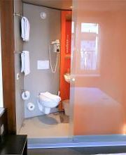easyHotel Zürich City Centre Bild 8
