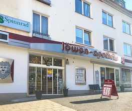 Aussenansicht der Löwen-Apotheke