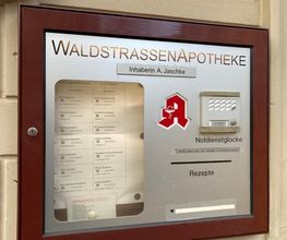 Aussenansicht der Waldstraßen-Apotheke