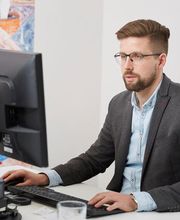 Mitarbeiterfoto Michal Menge - AXA Fink & Wagner GmbH - Kfz-Versicherung in  Leipzig