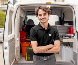 Technicien Garanka lors d'une intervention chez des clients.