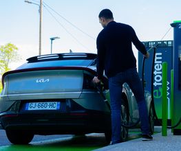 e-Totem Charging Station image 2