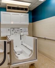 Hilltop Manor Rehabilitation & Skilled Nursing image 5