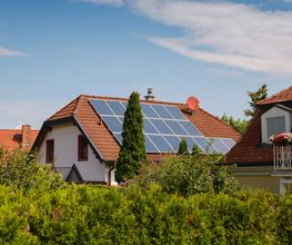 Gemeinsam entwickeln wir das für Sie passende Energiekonzept, das auf Ihre Bedürfnisse zugeschnitten ist. Unsere innovativen Lösungen geben Ihnen die Möglichkeit, unabhängiger von den Schwankungen der Strompreise zu werden.