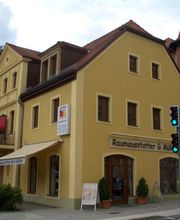 Unser Ladengeschäft mit Parkplatz direkt am Haus