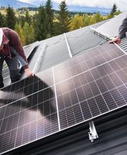 Gemeinsam entwickeln wir das für Sie passende Energiekonzept, das auf Ihre Bedürfnisse zugeschnitten ist. Unsere innovativen Lösungen geben Ihnen die Möglichkeit, unabhängiger von den Schwankungen der Strompreise zu werden.