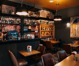 Cue Café Restaurant & Lounge Bar Bild 2