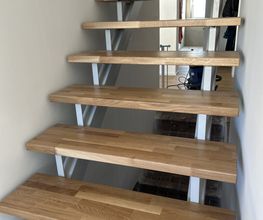 treppe eiche aufgesattelt (2).jpg