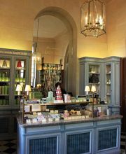 Ladurée Versailles image 2