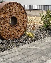 Holz im Garten
