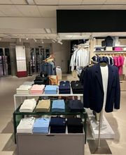 Lacoste Corner Manor Lausanne Bild 2