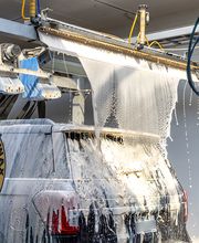 Suds Deluxe Car Wash image 14