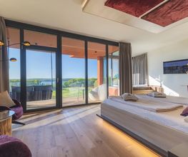 Suite mit Balkon und Badewanne