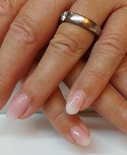 Nagelstudio Fingerfarben Bild 1