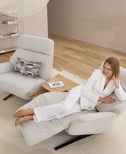 Schon beim ersten Blick auf den LOUNGER fällt das außergewöhnlich gelungene, organisch inspirierte Design auf.
Sanfte Rundungen verbinden sich elegant mit durchdachten Funktionen und schaffen in Verbindung mit moderner Technik ein Möbelstück, das voller Empathie auf die Bedürfnisse seiner Nutzer zugeschnitten wurde.