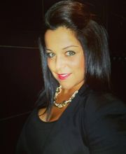 Lorena-varela-pose (2).jpg