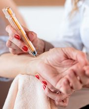 Chi Well Pointer Behandlung , bei Narbenentstörung, Regeneration, Schmerzen.